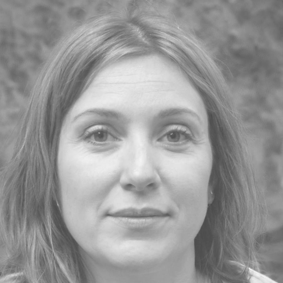 Instructora explicando conceptos de gestión crediticia