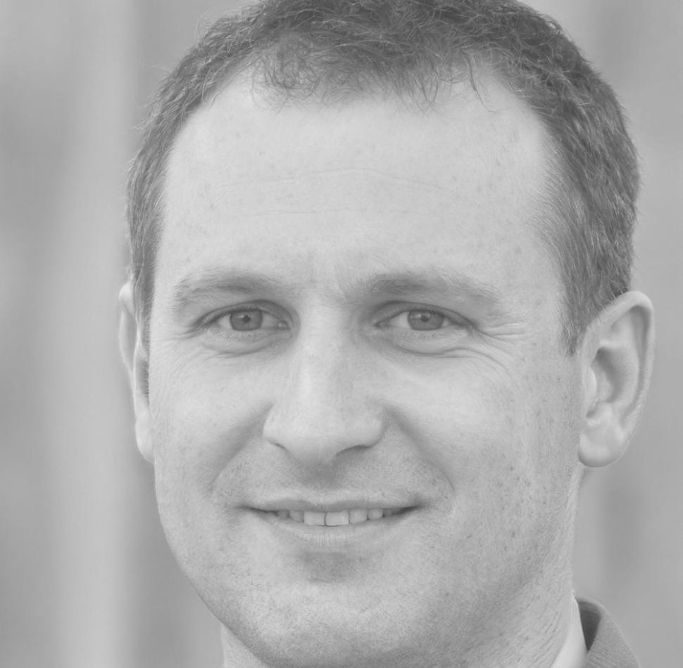 Instructor Tomás Villarreal